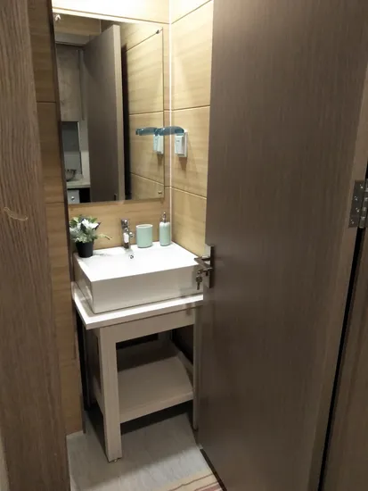 School Bathroom Pods with Square Rtm Tray Shape 